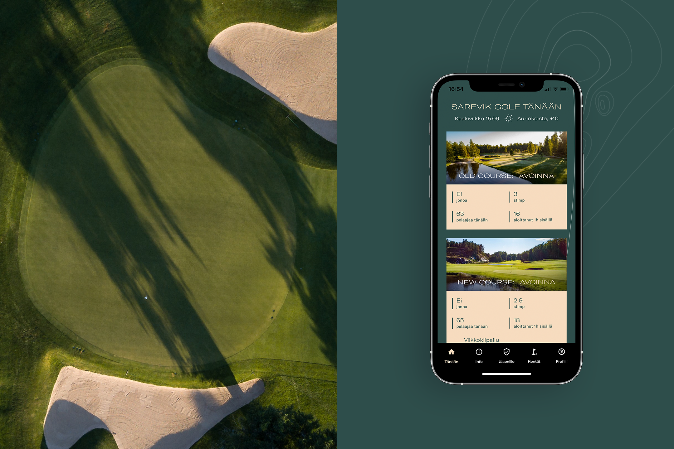 Ilmakuva golfkentän viheriöistä ja hiekkaesteistä vasemmalla, oikealla älypuhelin, jossa näkyy Sarfvik Golfin mobiilisovellus kenttäkuvine ja peliaikoja näyttävin korttein tummanvihreällä taustalla.